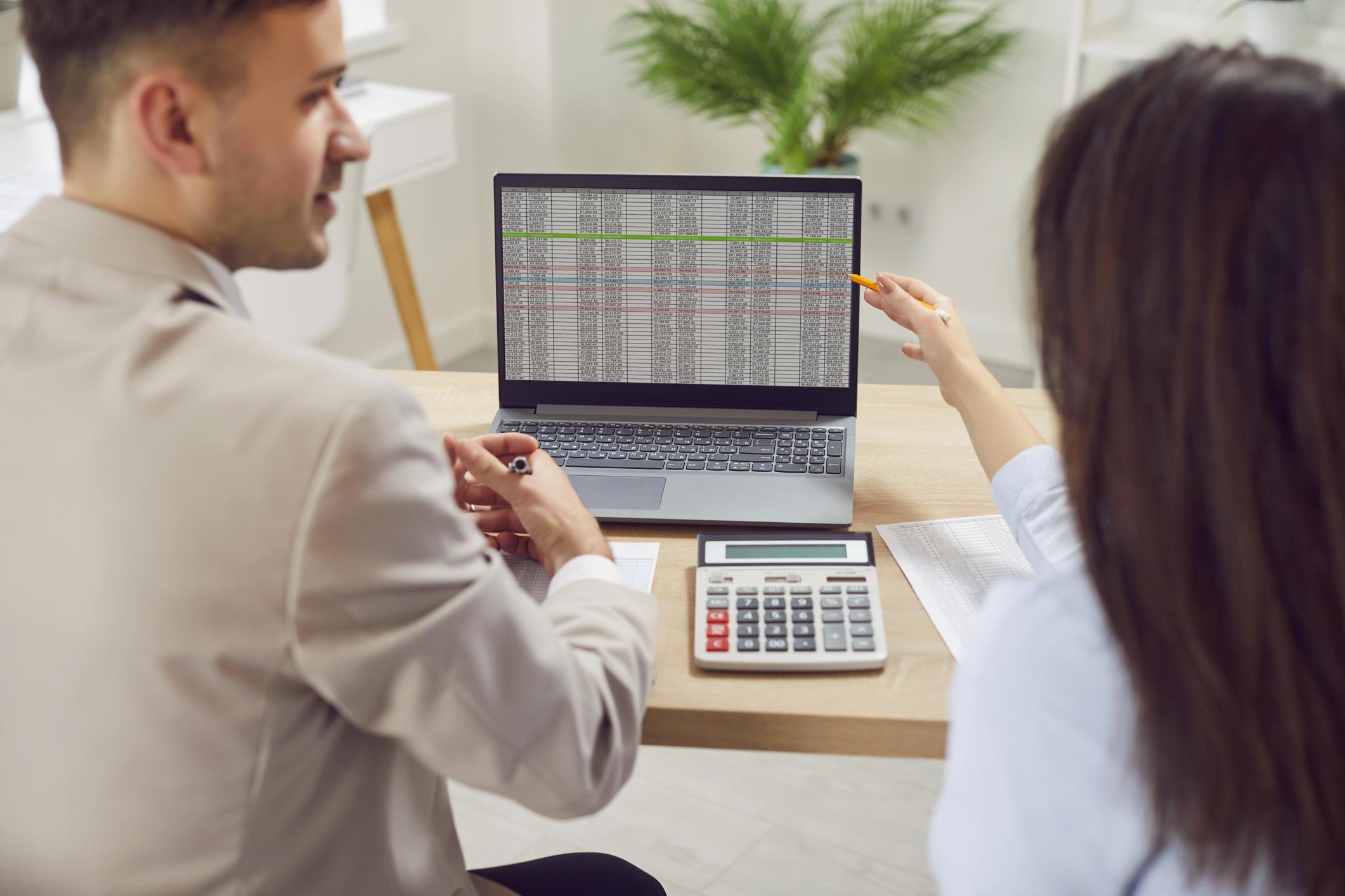 Benefits of Outsourcing Accounting Services for SMEs